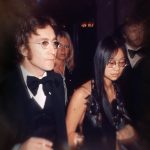 Así empezó la historia de amor que John Lennon tuvo con su asistente 20 años menor que él