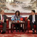 Presidente de Guatemala comienza gira por Taiwán en medio del enojo del gobierno de China