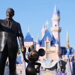 En videos: Se incendia atracción de dragón en parque de Disney de California