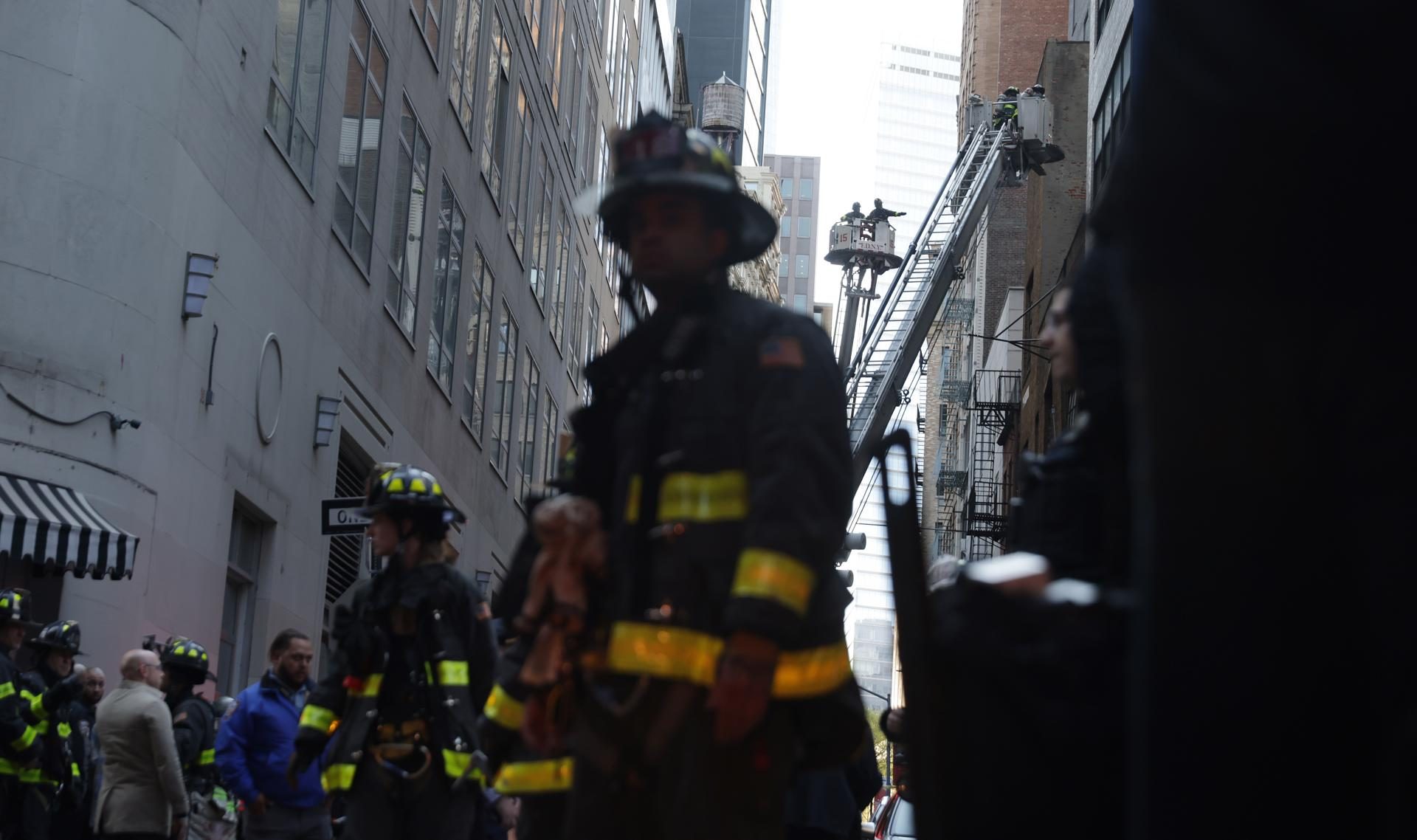 Un muerto y 4 heridos al derrumbarse un estacionamiento de 4 pisos en Nueva York