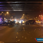 Chocan de frente: Conductor cambia de carril e impacta contra otro auto bajo los puentes gemelos en zona 11