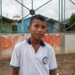 Los niños venezolanos que cruzan diariamente la peligrosa frontera con Colombia para ir a la escuela