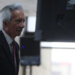 Abogados de Jose Rubén Zamora cuestionan a testigo que afirma haber recibido dinero, pero que no lo contó
