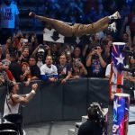 Bad Bunny muestra su espalda con arañazos y hematomas tras derrotar a Damian Priest durante una pelea callejera de la WWE