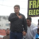 IMÁGENES: Con pancartas y consignas, simpatizantes apoyan a Carlos Pineda en la CC por fallo que lo mantiene fuera de las elecciones