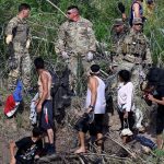 Púas y grilletes: estos desafíos enfrentan migrantes por blindaje de la frontera de EE. UU. por vencimiento del Título 42