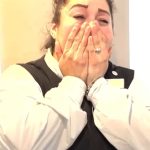 El momento en que una seguidora de Ricardo Arjona rompió en llanto por una sorpresa por el Día de la Madre