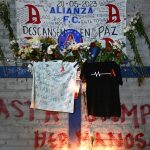 Estadio Cuscatlán: Rinden homenaje a los aficionados fallecidos en un estadio de El Salvador