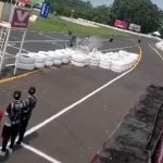 Imágenes: Cámaras captan el momento en que competidores sufren grave accidente durante campeonato de motocross