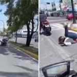 Video: motorista derrapa y cae a cuneta antes de llegar a semáforo en rojo