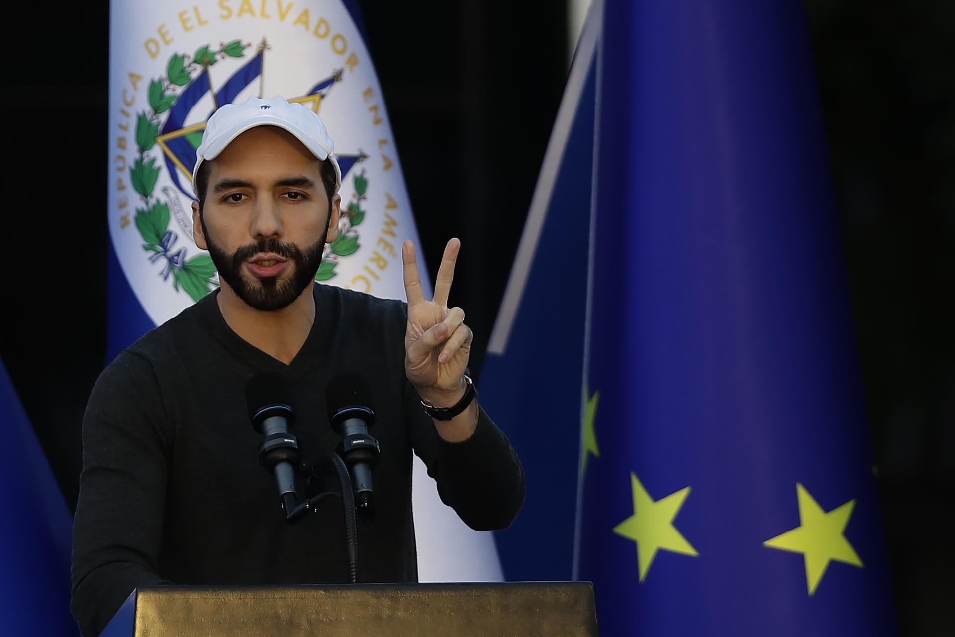 El presidente salvadoreño sanciona exención de impuestos al sector tecnológico