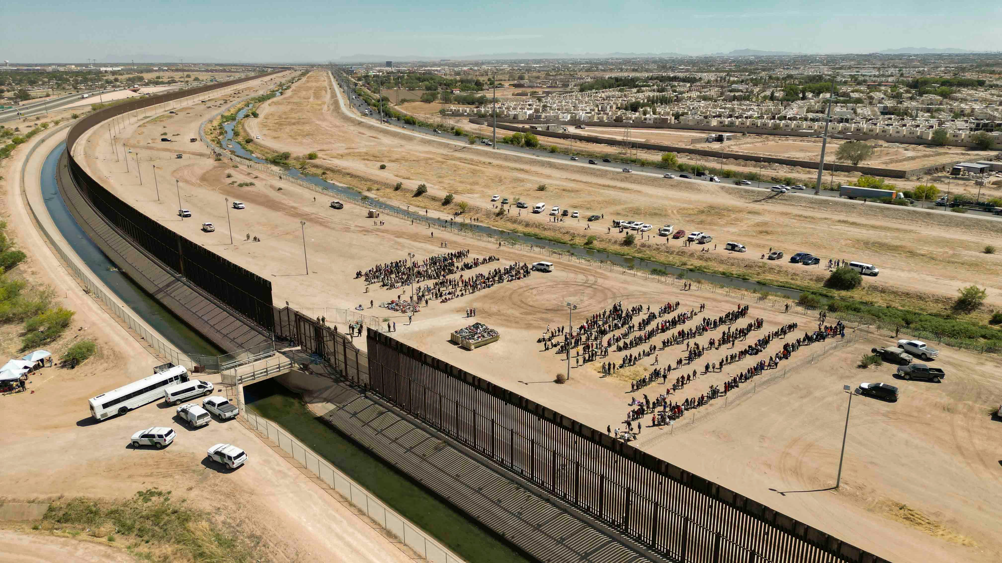 Patrulla Fronteriza de EEUU detiene a 2.500 personas en horas previas al fin del Título 42
