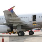 En video: Avión aterriza en Corea del Sur después de que un pasajero abriera la puerta de emergencia