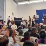 Giammattei y alcaldes que buscan reelección en Chimaltenango habrían incurrido en falta a la ley al participar en actividad del Programa del Adulto Mayor