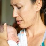 Qué es el “baby blues” que afecta al 85% de las mujeres y en qué se diferencia de la depresión posparto