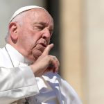 El papa Francisco tiene el riesgo de sufrir una obstrucción intestinal y será operado de emergencia
