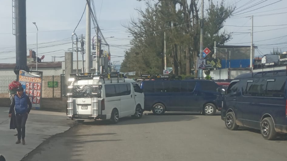 Transporte paralizado y bloqueos en Quiché, por manifestación para que se reparen rutas