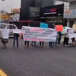 Padres de familia protestan por falta de maestros en la Escuela Oficial Urbana Mixta 100 de la Colonia Tecún Umán, zona 15