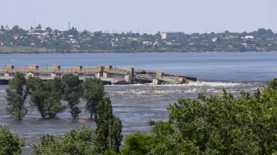 ¿A quién beneficia la rotura de la represa de Ucrania por la que Kyiv y Moscú se culpan mutuamente?