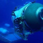 Una letrina, un control de videojuegos y hacinados: así es viajar en el Titán, el submarino perdido de la expedición del Titanic