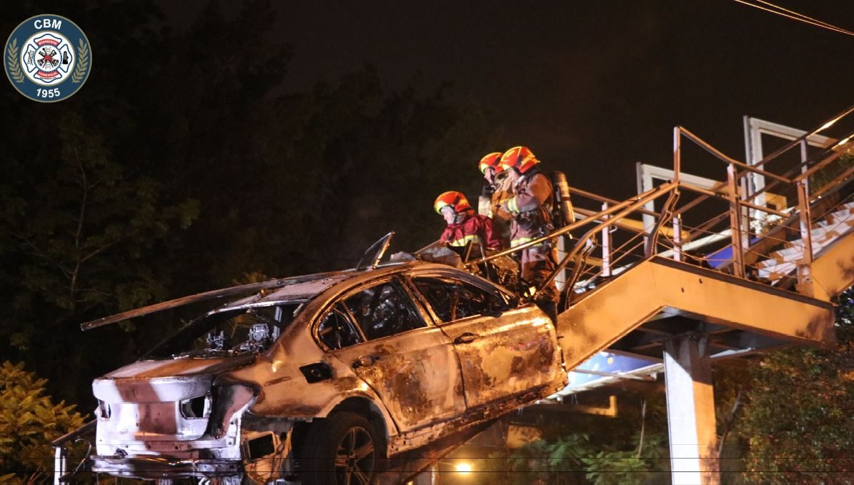 CARRO CHOCADO EN LA ZONA 15