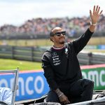 ¿No logró una relación con Shakira? Lewis Hamilton vacaciona en Ibiza con una tenista y una actriz