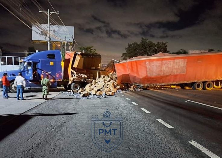 Accidentes en Amatitlán y Bajada de Villa Lobos complicaron el paso vehicular hacia el Sur