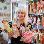 Las fotos que muestran la mayor colección de Barbies del mundo que aprovecha el éxito de la película