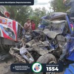 Dos muertos por choque entre bus y picop en Quiché