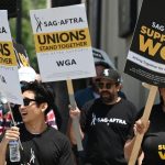 El sindicato de actores de EE.UU. inicia una huelga que paralizará la industria del cine y la televisión de Hollywood