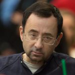 Larry Nassar: Exmédico de gimnastas de EE. UU. condenado por abusos sexuales es apuñalado en prisión