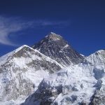 Mueren cinco turistas mexicanos y su piloto en accidente de helicóptero en Nepal