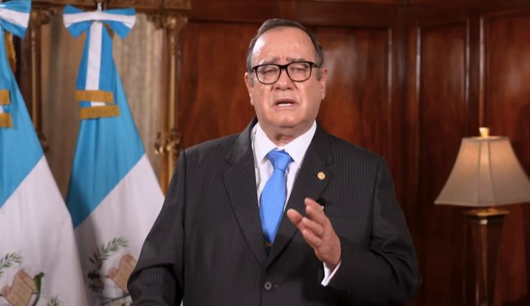 Presidencia revela detalles del cáncer que padeció el presidente Giammattei
