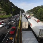 “Llevamos horas detenidos”; los testimonios de pobladores que quedaron atrapados en el caos vial por el cierre de la ruta al Pacífico, Villa Nueva