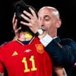 Luis Rubiales: 3 claves para entender la crisis por el beso del presidente de la Federación Española a Jenni Hermoso