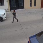 Indignación en México: Delincuente persigue a mujer que se dirigía a su trabajo y luego de asaltarla la ataca con cuchillo