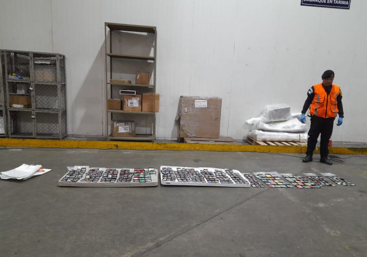 Localizan 320 llaveros que tenían oculta cocaína que iba a ser transportada a de Guatemala a Australia