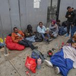 Crisis Migratoria: Policías hallan a 41 migrantes de Guatemala, El Salvador y otros países hacinados en una casa y un hotel en el norte de México