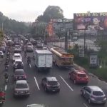 PMT de Villa Nueva reporta caos vial en la ruta al Pacífico, centro de Villa Nueva y rutas alternas por el hundimiento en km 17.5