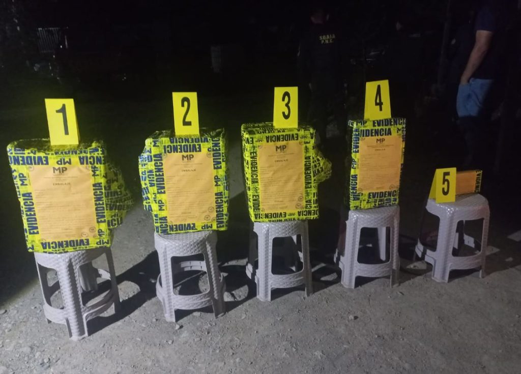 Decomisan en el doble fondo de un camión cocaína valorada en más de Q1