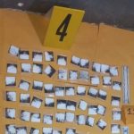 Detienen a sujeto que en una motocicleta llevaba 389 bolsas con cocaína y más de Q20 mil