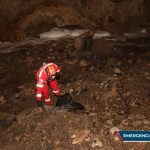 Socorristas buscan a familias que habrían sido arrastradas por correntada bajo el puente El Naranjo