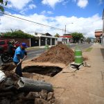 Vecinos expresan preocupación por socavón formado en zona 11 y qué dicen las autoridades al respecto