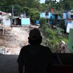 Vecinos de Vista Hermosa 1 claman por ayuda ante crecida del río Pinula