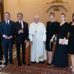 “Hemos crecido con sus películas”: El mensaje del papa Francisco a Sylvester Stallone durante una reunión en el Vaticano