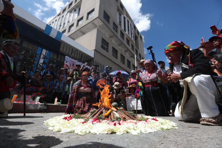 Protestas frente al MP: qué hacen quienes requieren un trámite en la Fiscalía