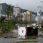 La enorme devastación que dejó el huracán Otis a su paso por la ciudad mexicana de Acapulco como tormenta de categoría 5