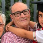 “Hay una diferencia entre cuidar a los nietos de manera puntual y ser la cuidadora principal”: los abuelos que no quieren vivir esclavizados