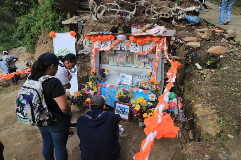 Conred cambia estrategia de búsqueda de siete personas desaparecidas bajo el puente El Naranjo