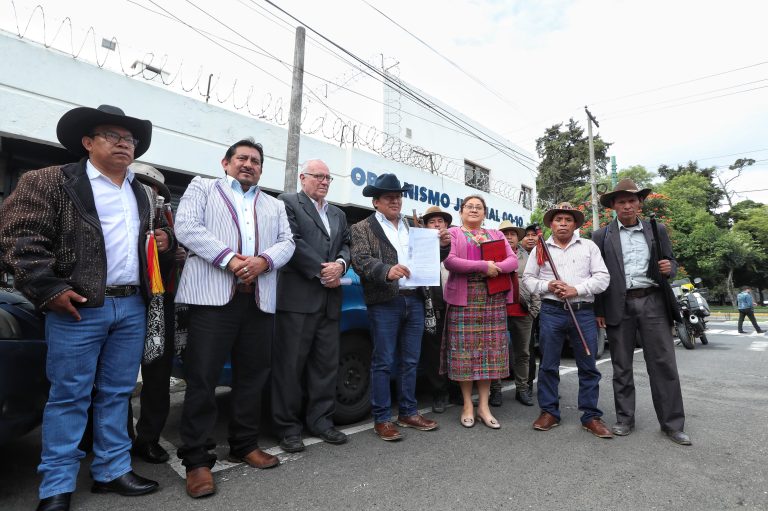 Autoridades Indígenas de Sololá denuncian al juez Fredy Orellana por supuestos delitos